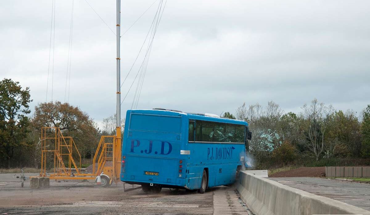 Bus-crash-test-at-impact Bus-crash-test-at-impact